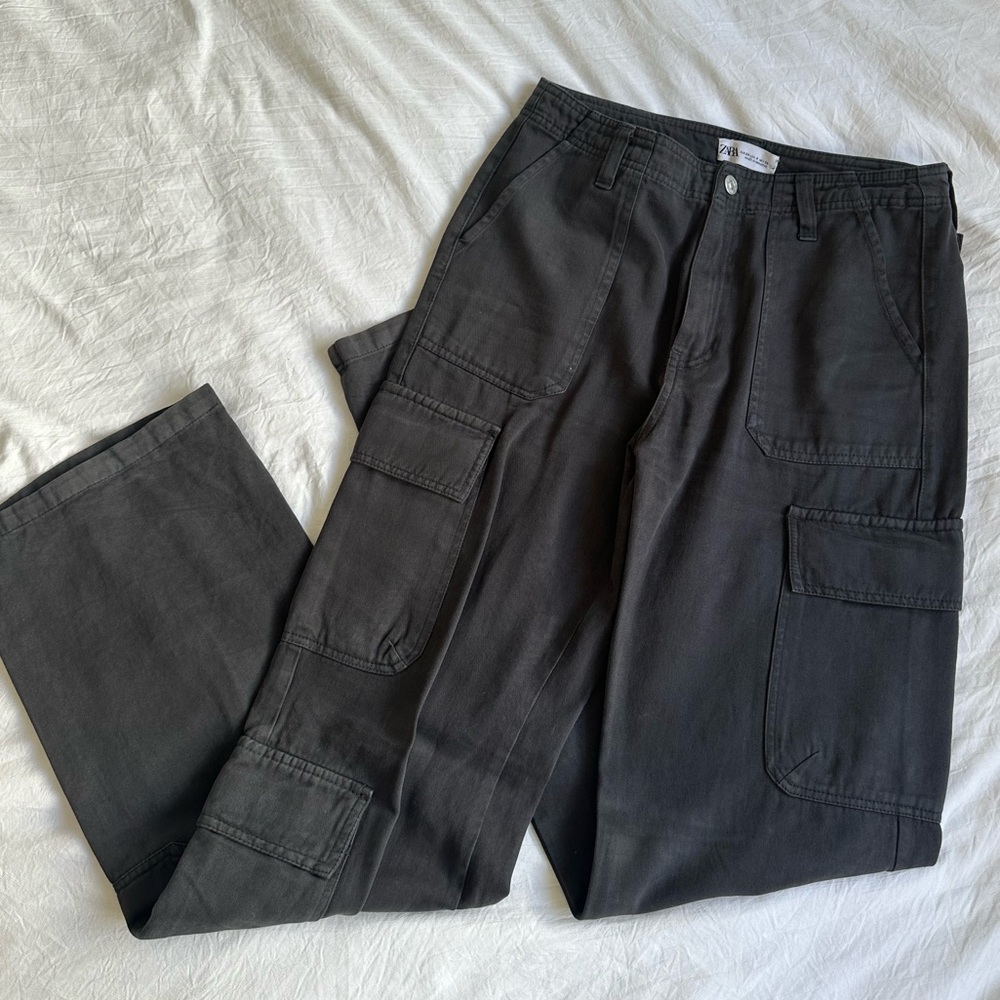 Zara women’s Black Cargo Pants US 4